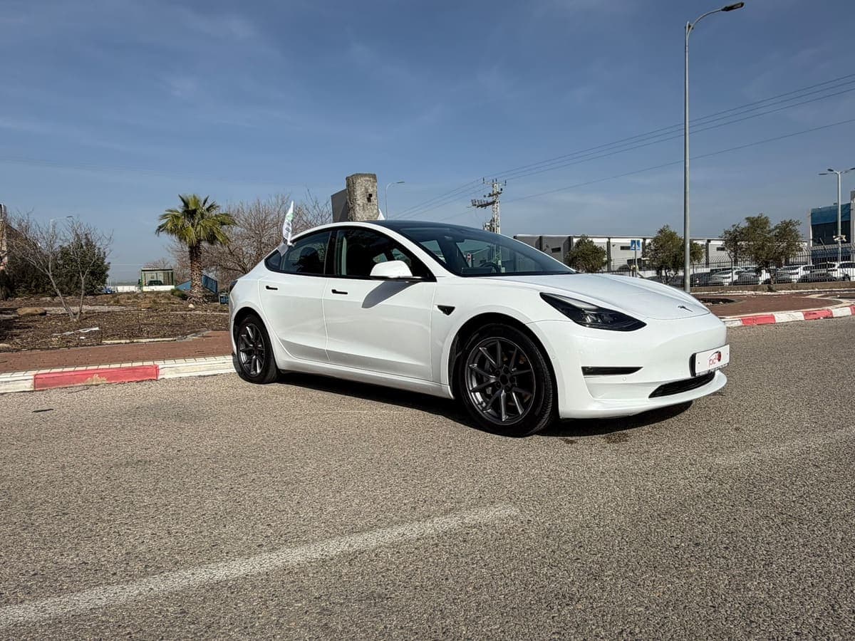 טסלה MODEL 3 4