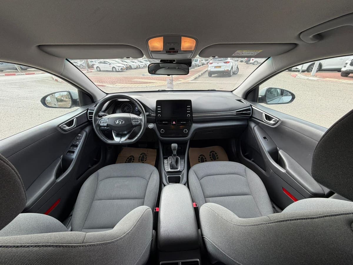 יונדאי איוניק 4