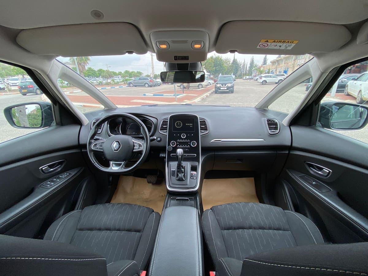 רנו גראנד סניק