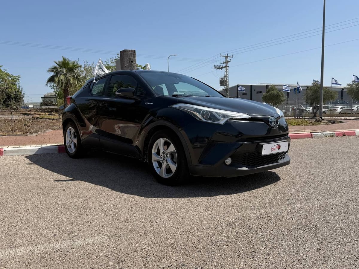 טויוטה C-HR הייבריד 3