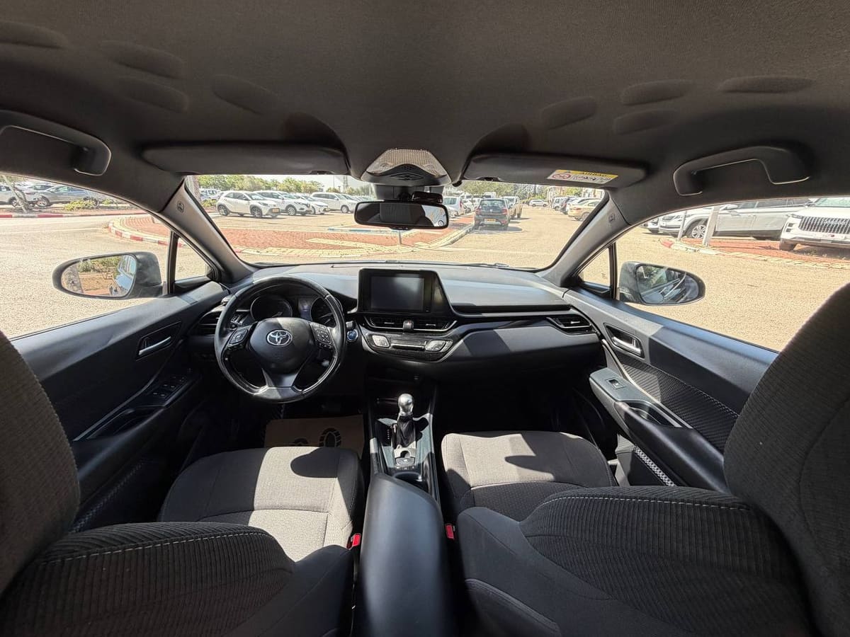 טויוטה C-HR הייבריד 4