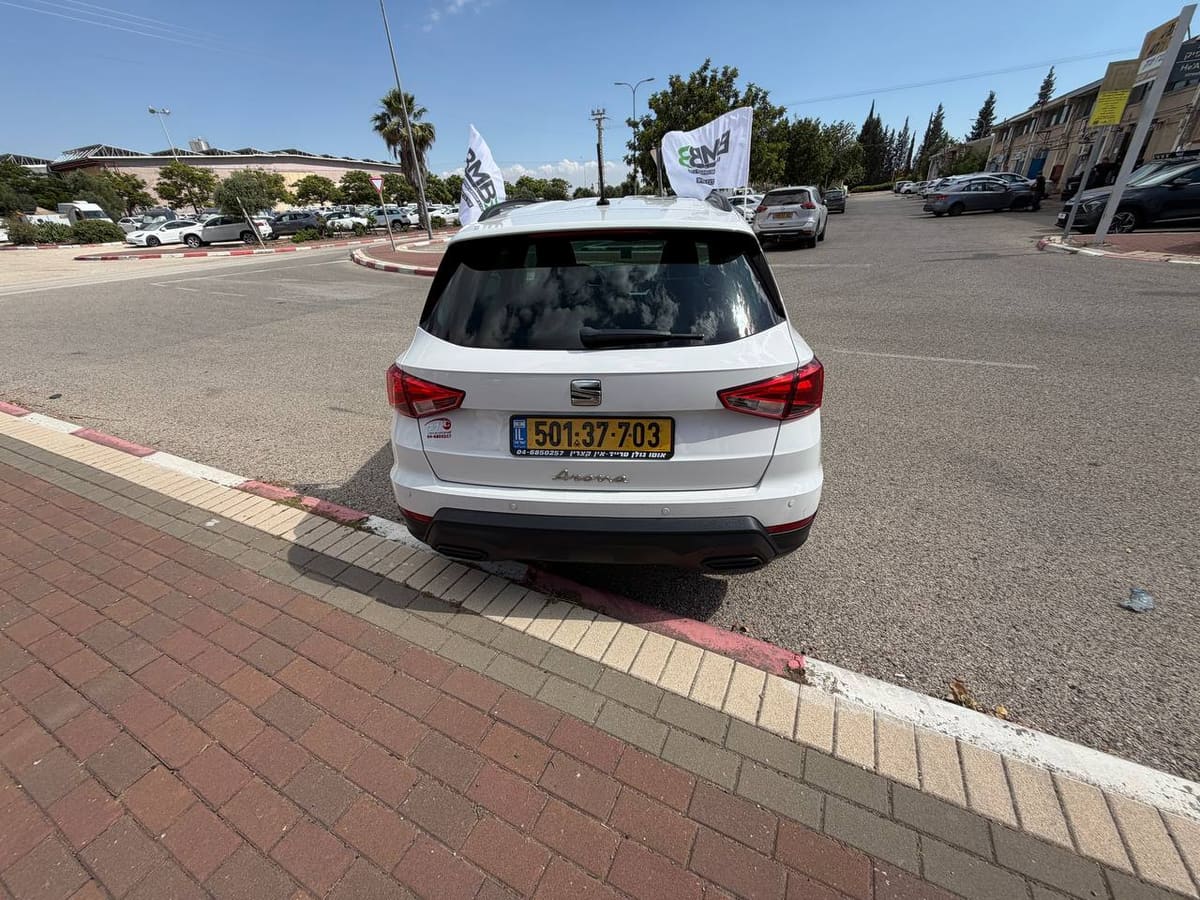 סיאט ארונה 4